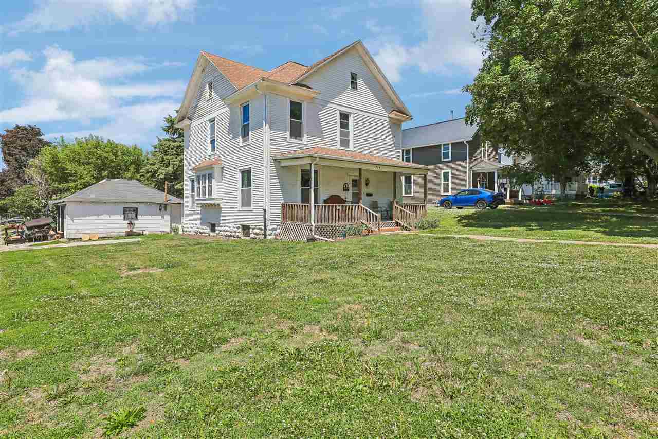 739 S Iowa Avenue Washington IA 52353