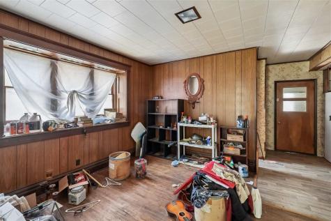 739 S Iowa Avenue Washington IA 52353