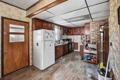 739 S Iowa Avenue Washington IA 52353