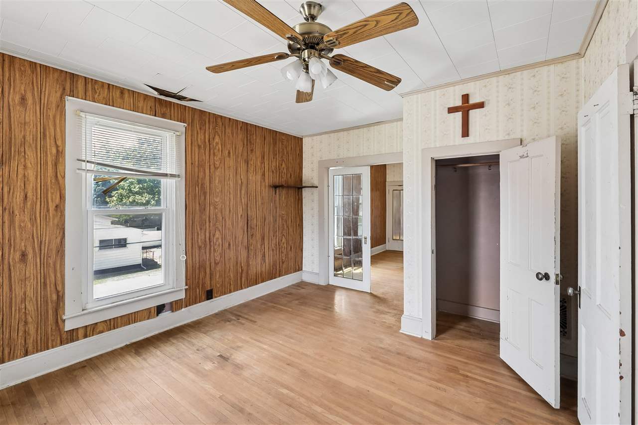 739 S Iowa Avenue Washington IA 52353