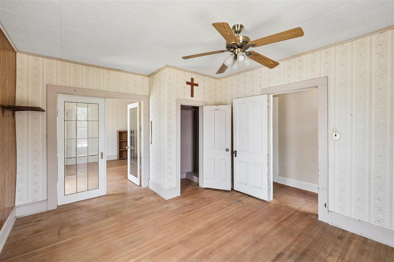 739 S Iowa Avenue Washington IA 52353