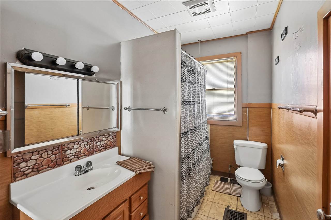 739 S Iowa Avenue Washington IA 52353