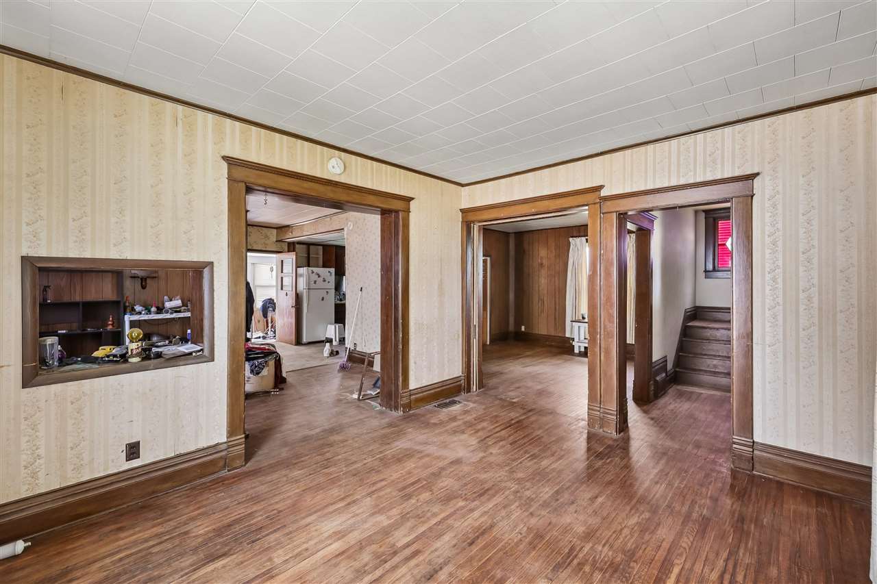 739 S Iowa Avenue Washington IA 52353