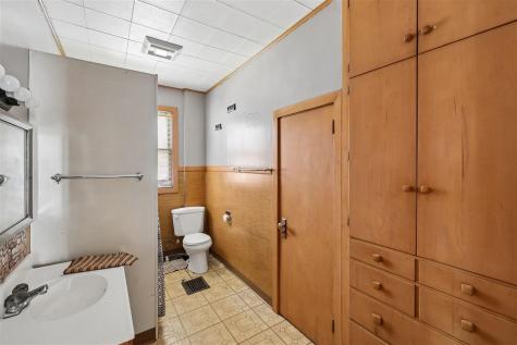 739 S Iowa Avenue Washington IA 52353