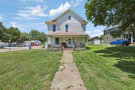 739 S Iowa Avenue Washington IA 52353