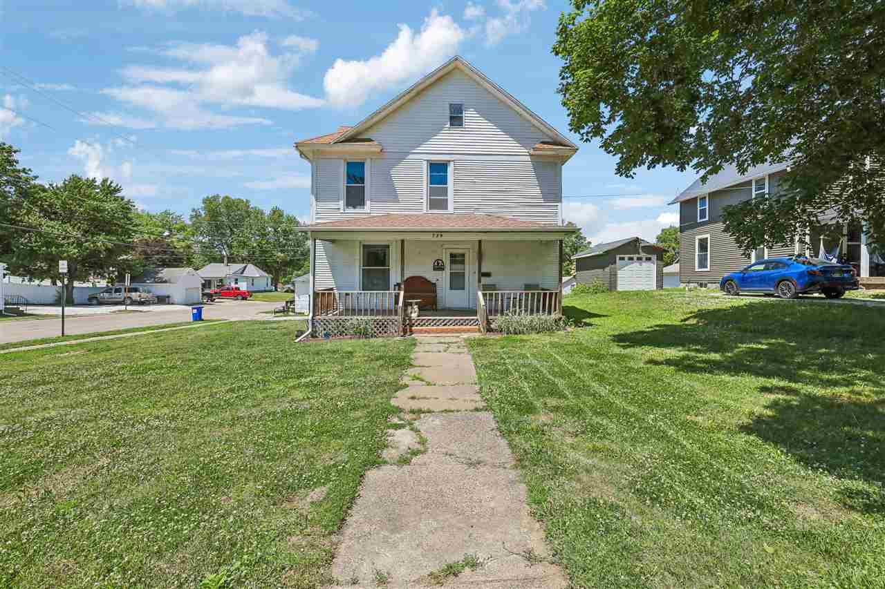 739 S Iowa Avenue Washington IA 52353