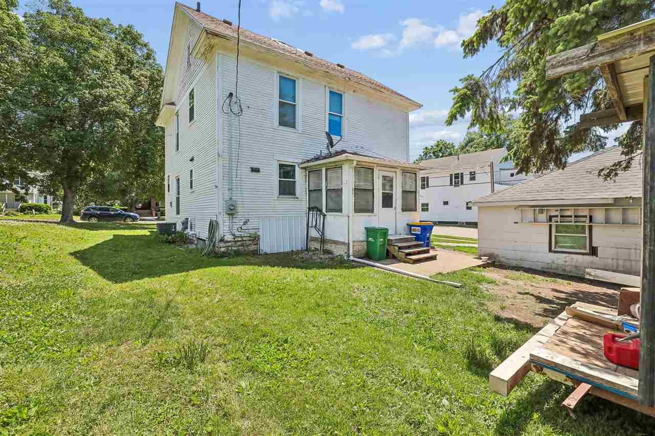 739 S Iowa Avenue Washington IA 52353