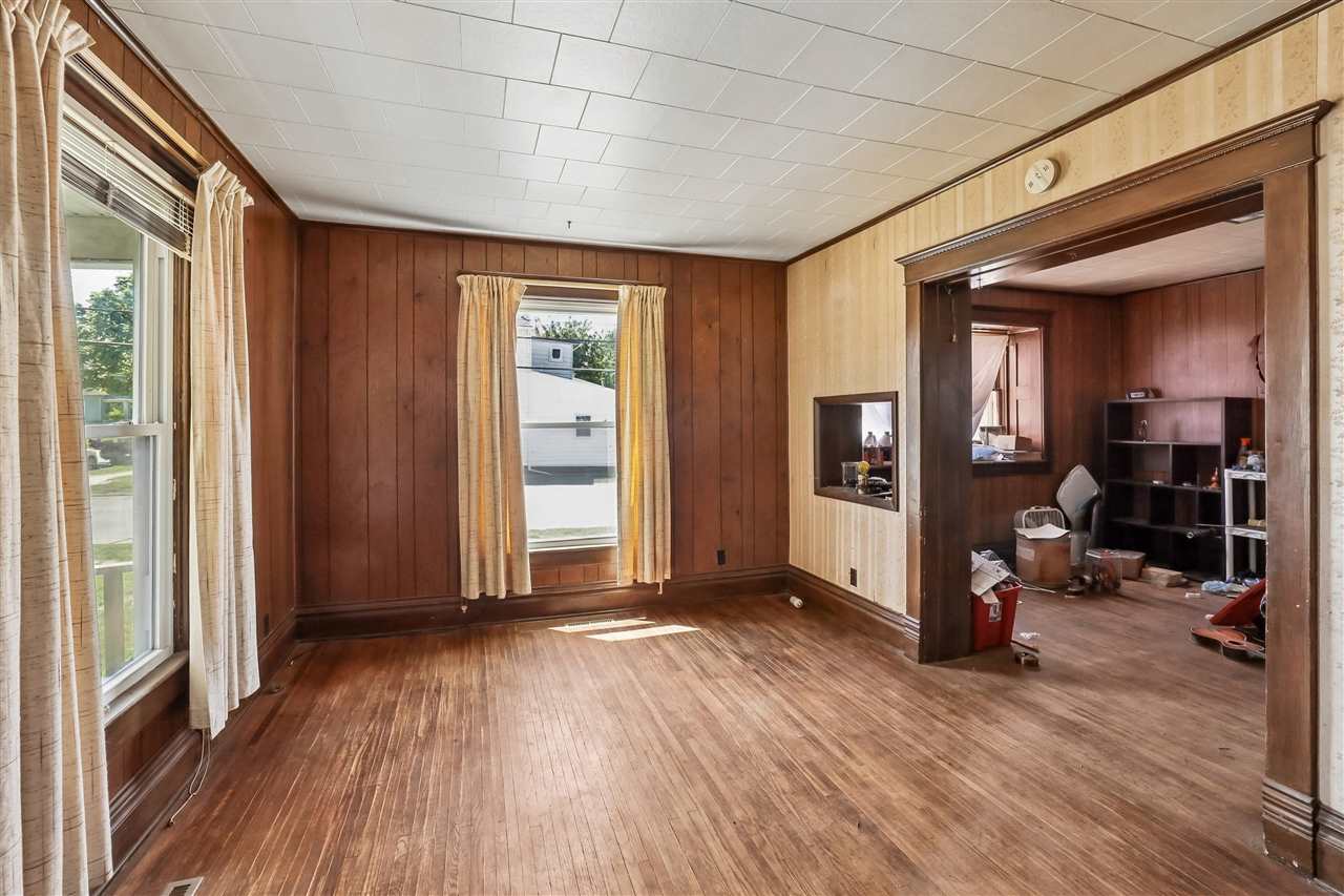 739 S Iowa Avenue Washington IA 52353
