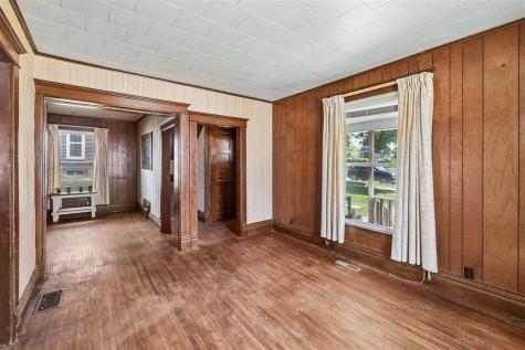 739 S Iowa Avenue Washington IA 52353