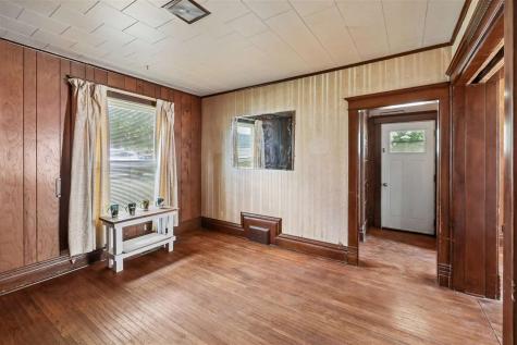 739 S Iowa Avenue Washington IA 52353