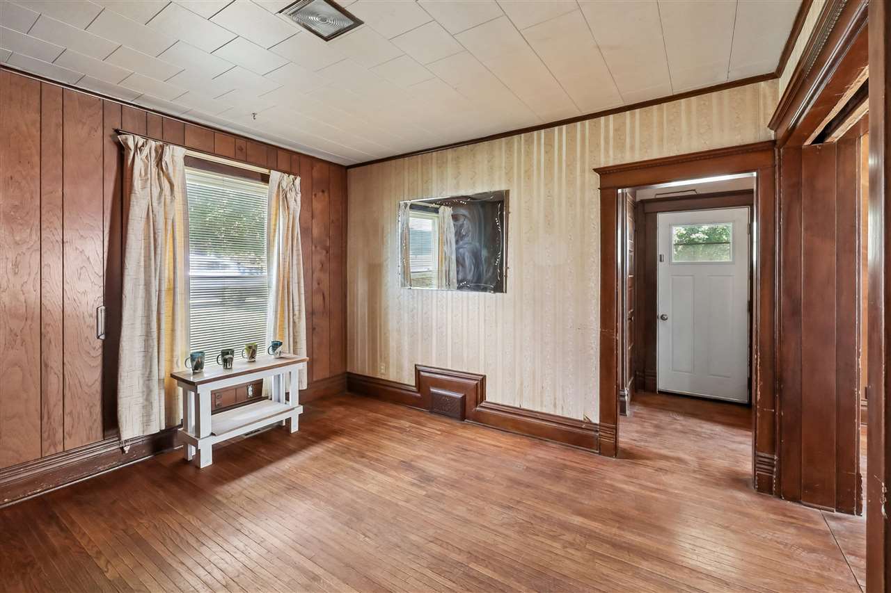 739 S Iowa Avenue Washington IA 52353