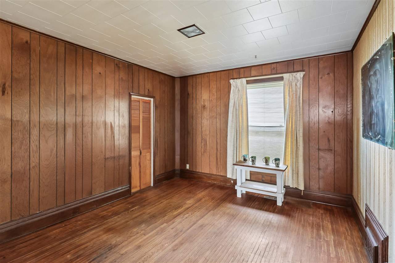 739 S Iowa Avenue Washington IA 52353