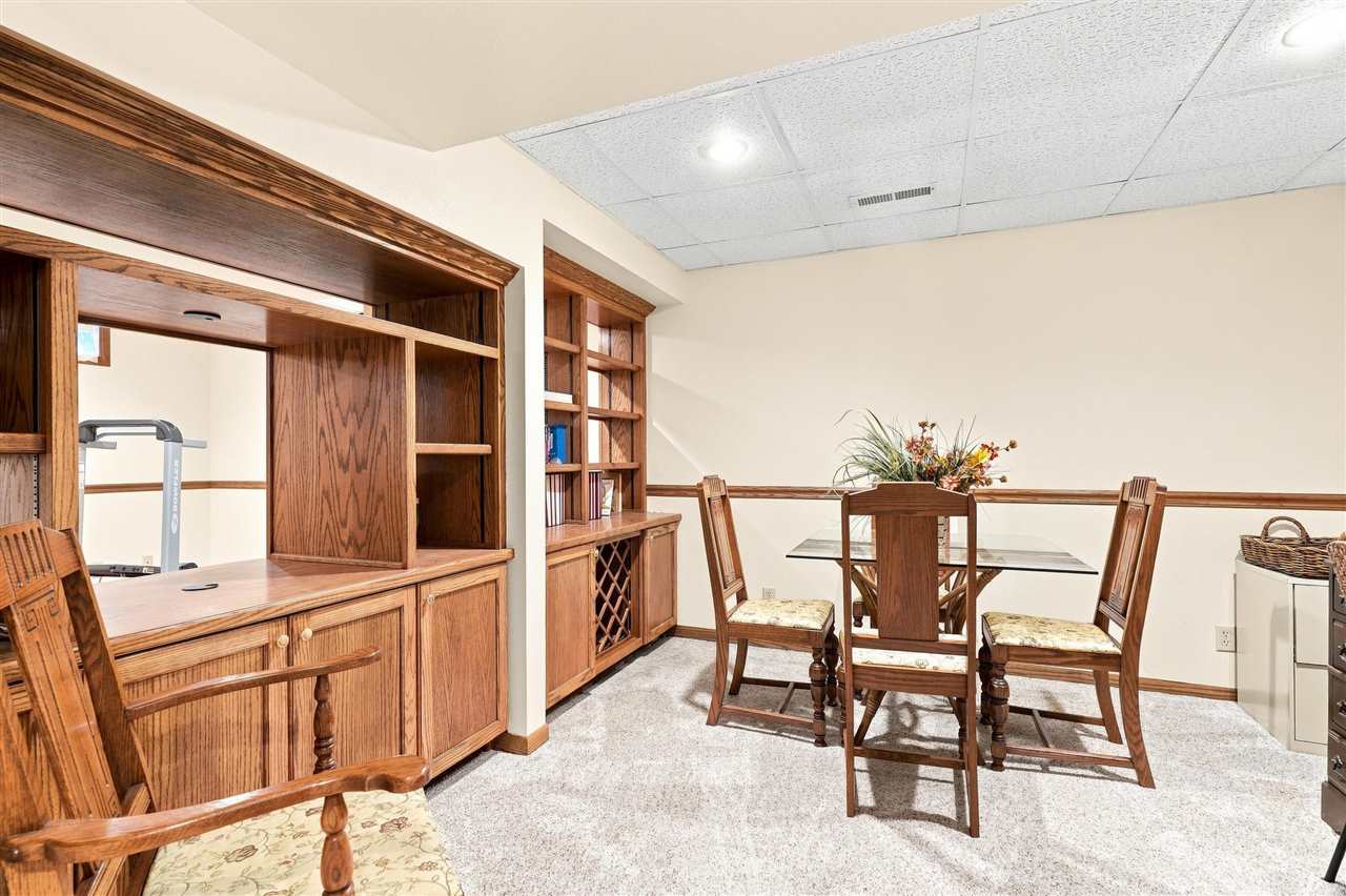 1302 E Harrison Street Washington IA 52353