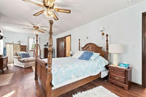 1302 E Harrison Street Washington IA 52353