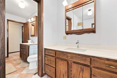 1302 E Harrison Street Washington IA 52353