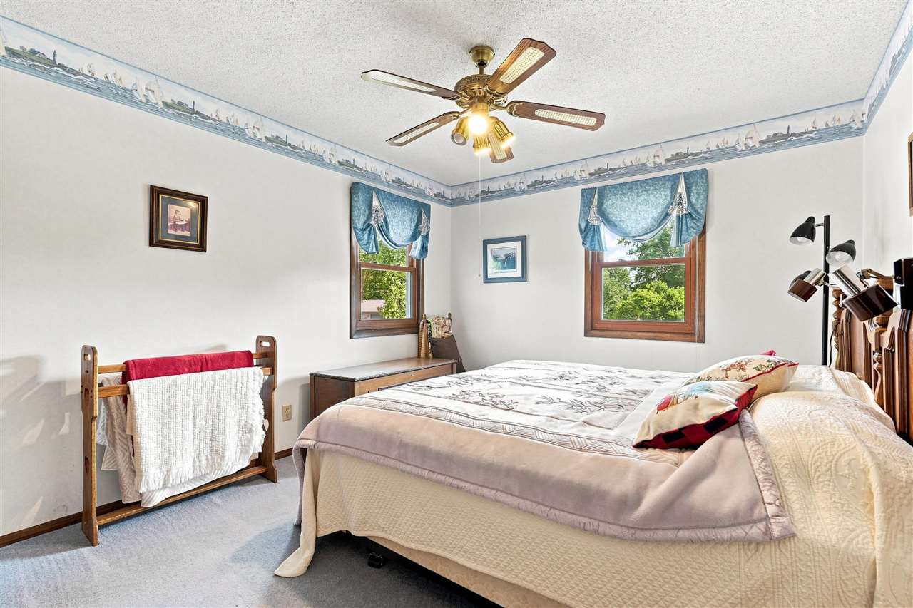 1302 E Harrison Street Washington IA 52353