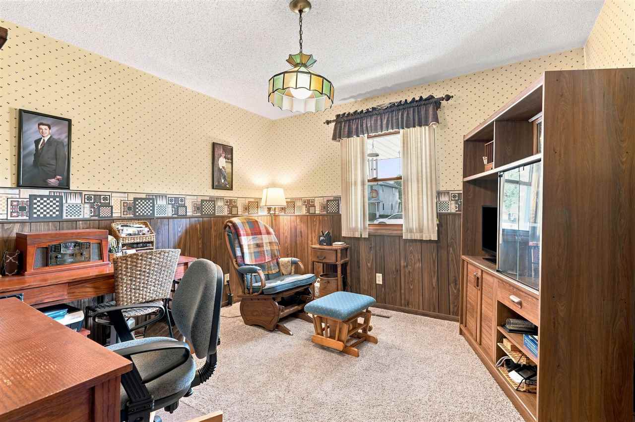 1302 E Harrison Street Washington IA 52353