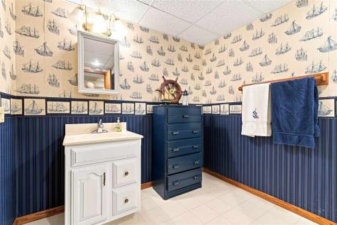 1302 E Harrison Street Washington IA 52353