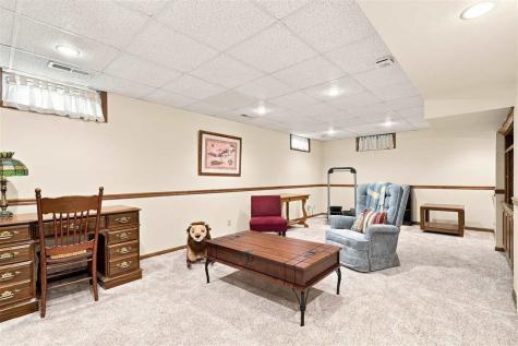 1302 E Harrison Street Washington IA 52353