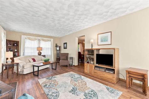 1302 E Harrison Street Washington IA 52353