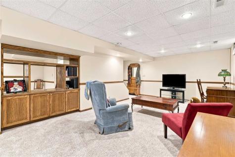 1302 E Harrison Street Washington IA 52353