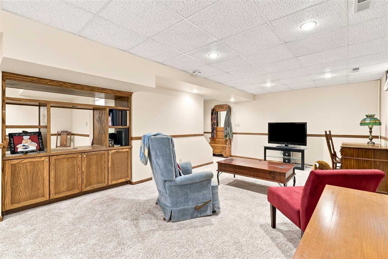 1302 E Harrison Street Washington IA 52353
