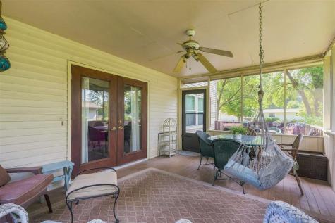 1302 E Harrison Street Washington IA 52353