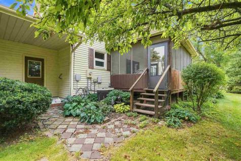 1302 E Harrison Street Washington IA 52353
