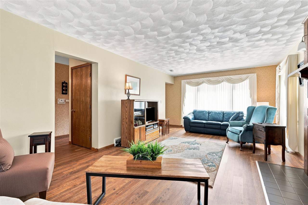 1302 E Harrison Street Washington IA 52353