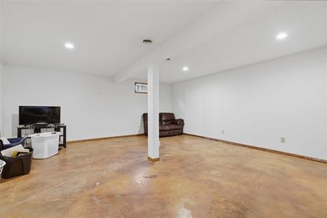 103 Valley Williamsburg IA 52361