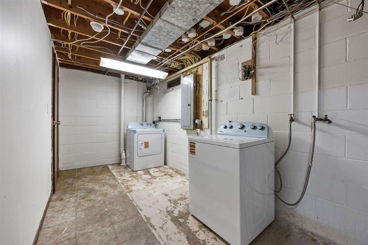 1244 Circle Drive Dewitt IA 52742