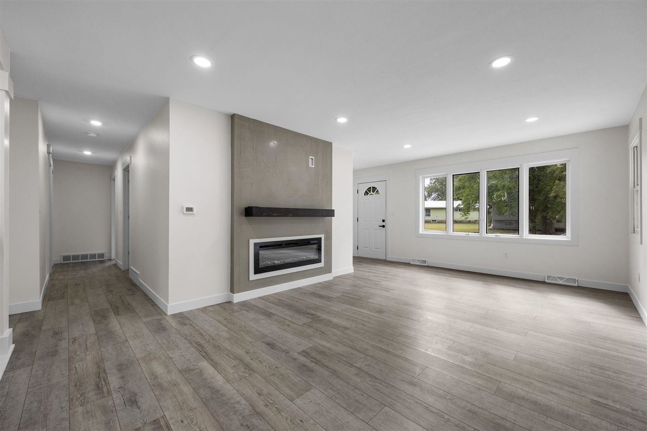 1244 Circle Drive Dewitt IA 52742