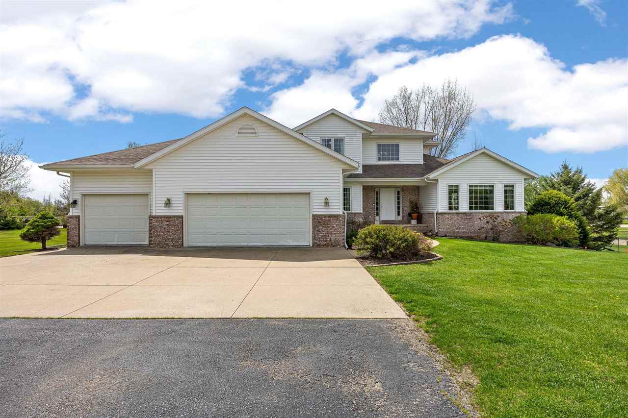 2823 120th Street NE Swisher IA 52338