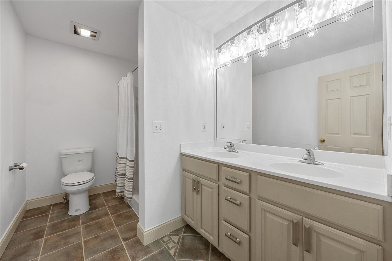 2823 120th Street NE Swisher IA 52338