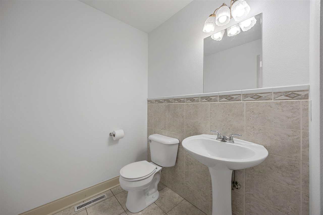 2823 120th Street NE Swisher IA 52338