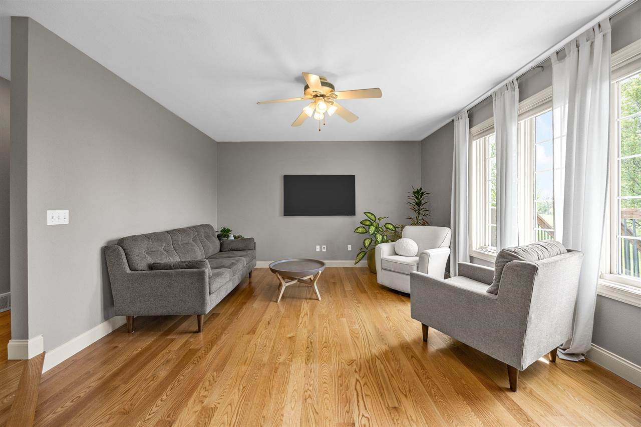 2823 120th Street NE Swisher IA 52338