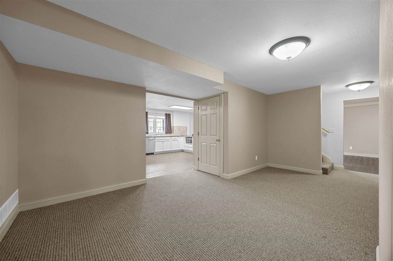 2823 120th Street NE Swisher IA 52338