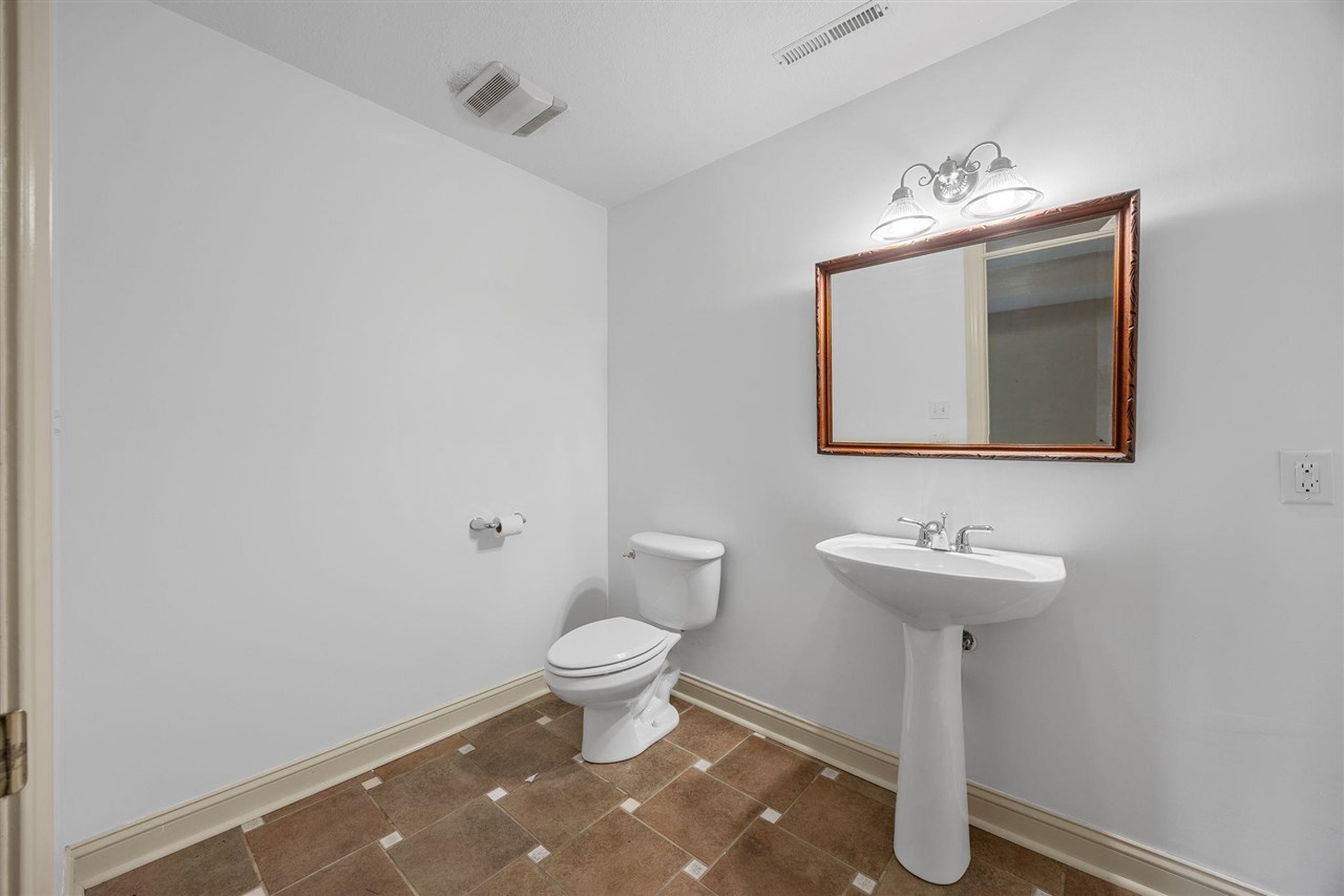 2823 120th Street NE Swisher IA 52338
