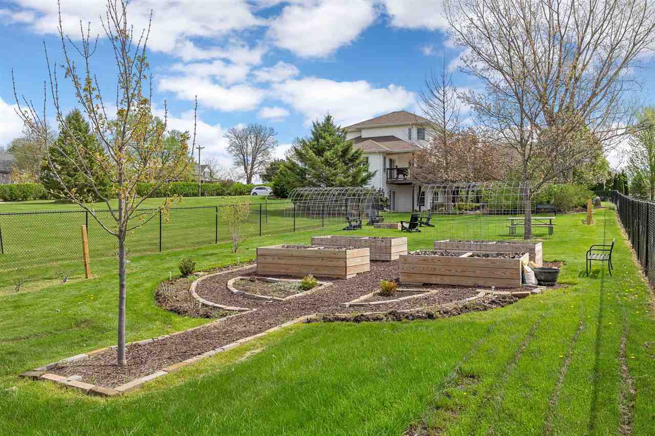 2823 120th Street NE Swisher IA 52338