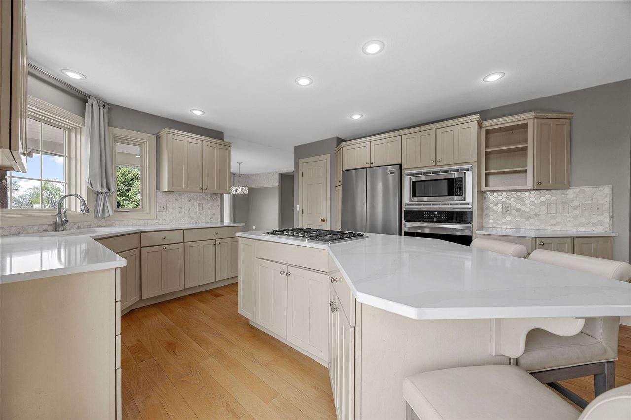 2823 120th Street NE Swisher IA 52338