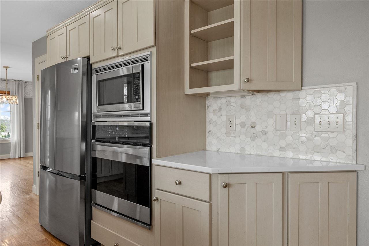 2823 120th Street NE Swisher IA 52338