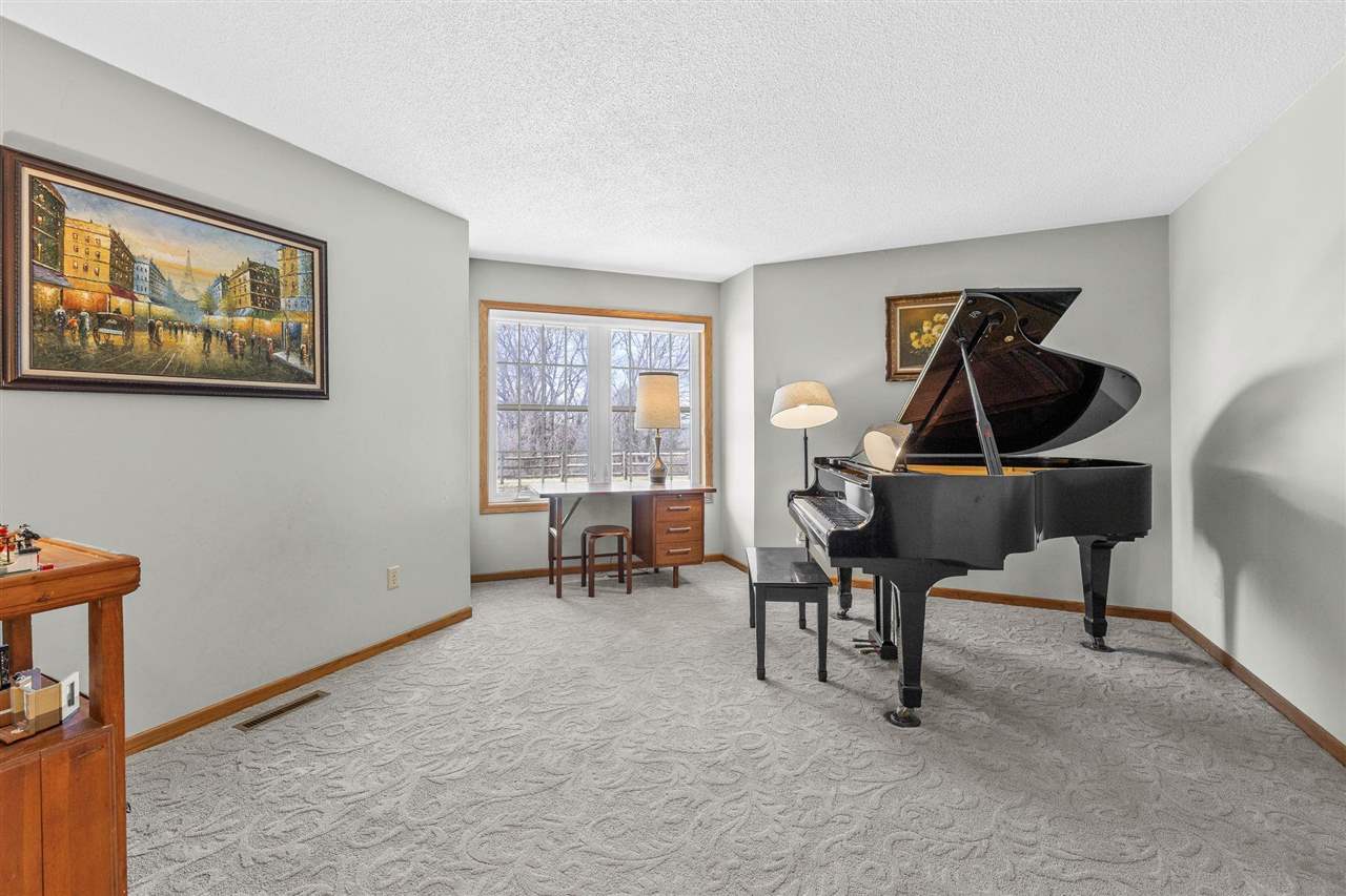 942 Bluffwood Drive Iowa City IA 52245