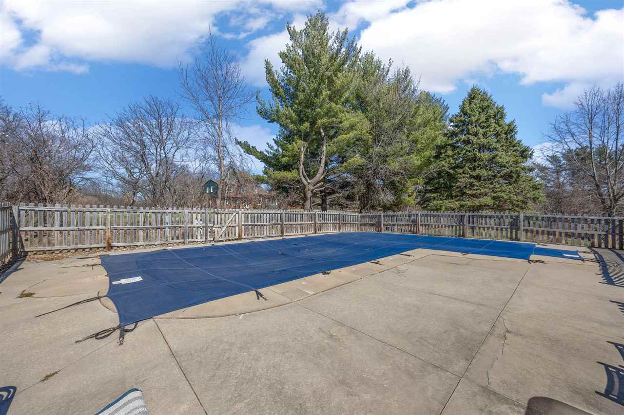 942 Bluffwood Drive Iowa City IA 52245