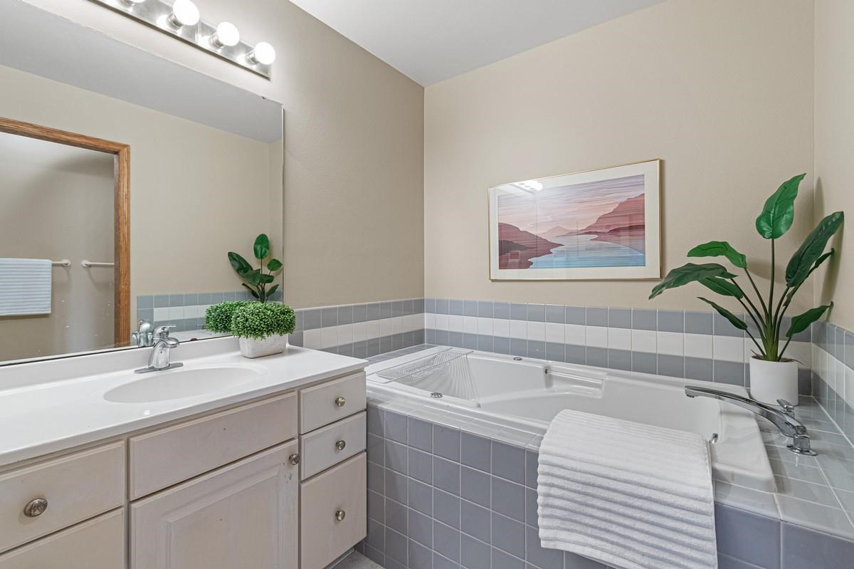 612 N 1st Avenue Iowa City IA 52245