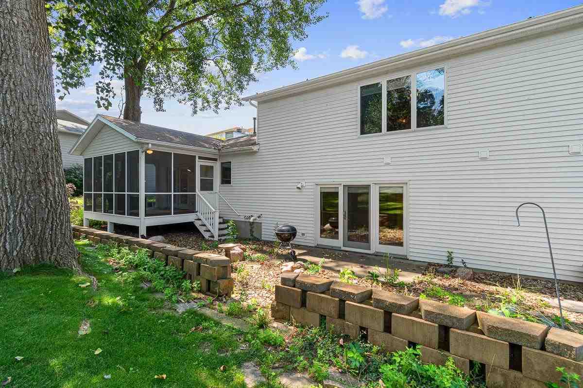 612 N 1st Avenue Iowa City IA 52245
