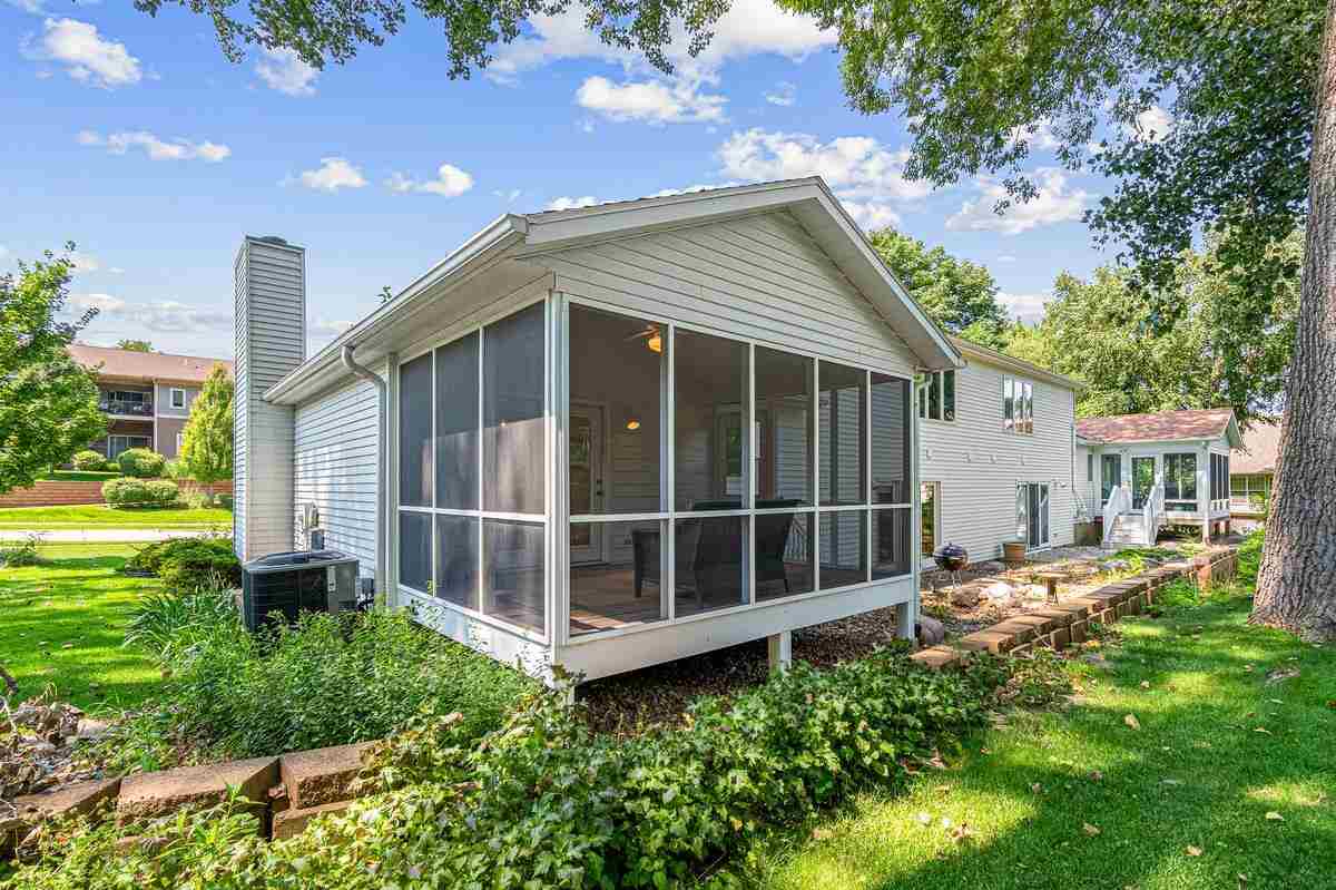 612 N 1st Avenue Iowa City IA 52245