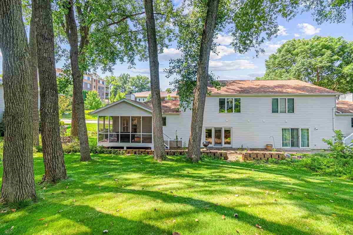 612 N 1st Avenue Iowa City IA 52245