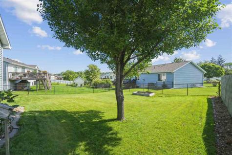 1007 Wolf Drive NW Cedar Rapids IA 52405