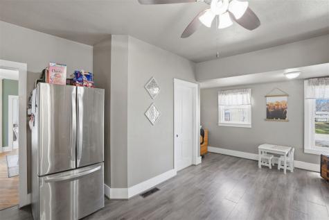 305 S Riggs Street Lone Tree IA 52755