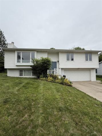 30 Denbigh Drive Iowa City IA 52246
